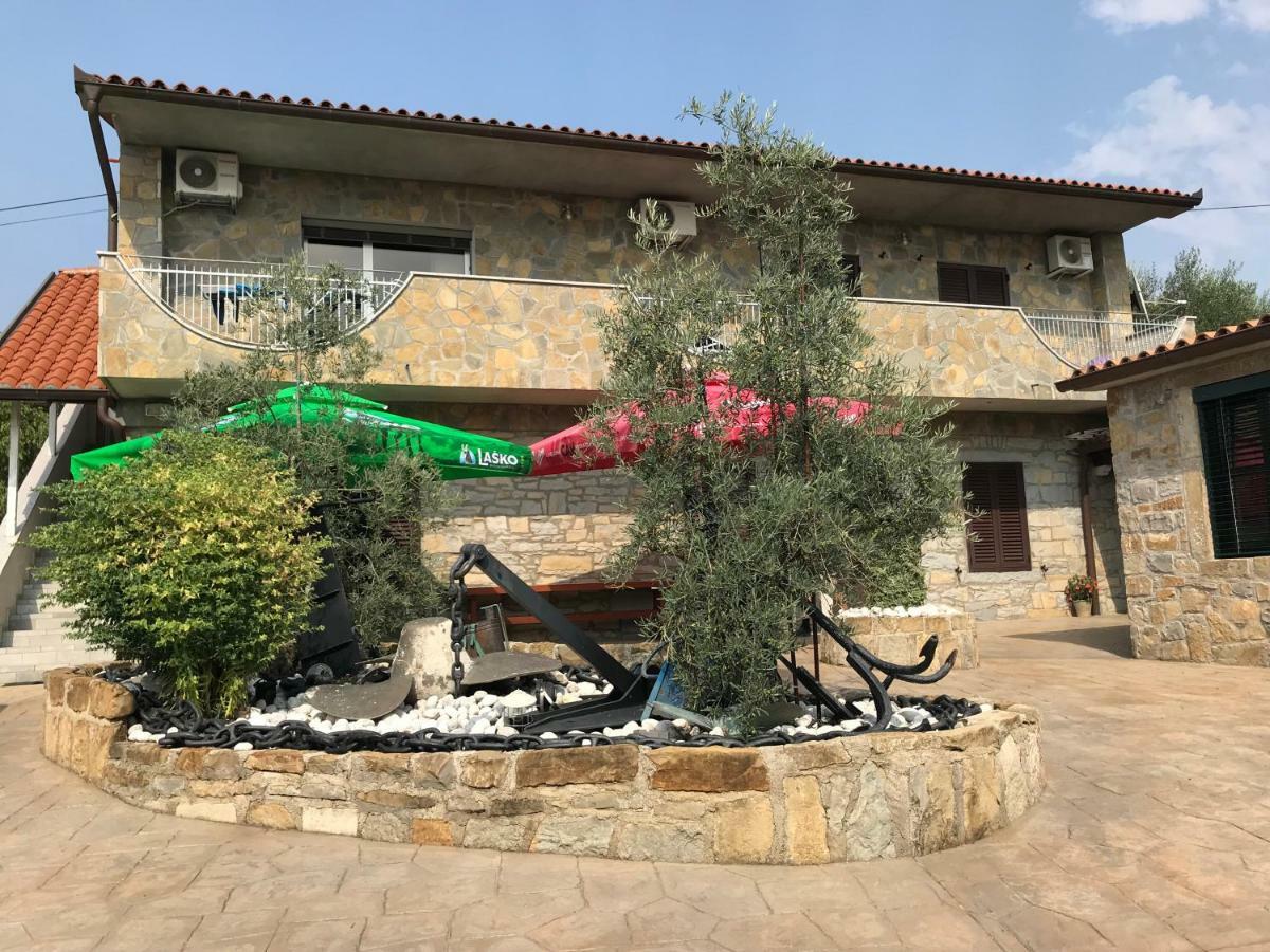 Tourist Farm With Apartments Fig Tree Dekani Екстериор снимка